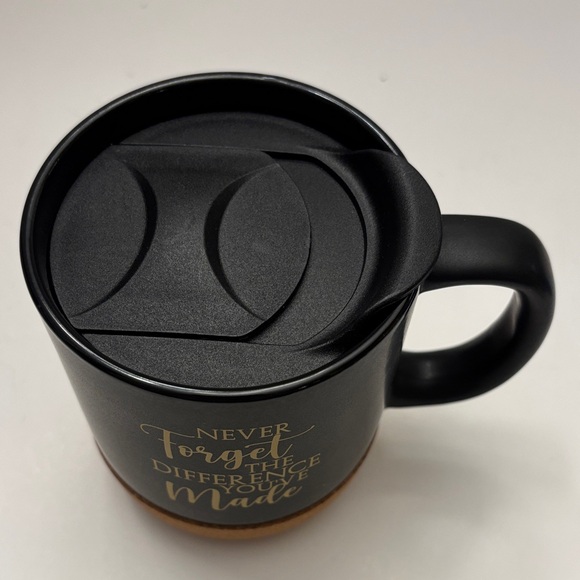 💕5/25💕Black and Gold Inspirational Mug with Lid and Cork Base - Picture 2 of 2